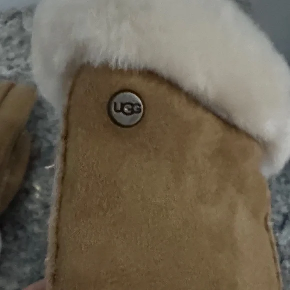 Tan Suede Ugg Gloves with White Fur Trim